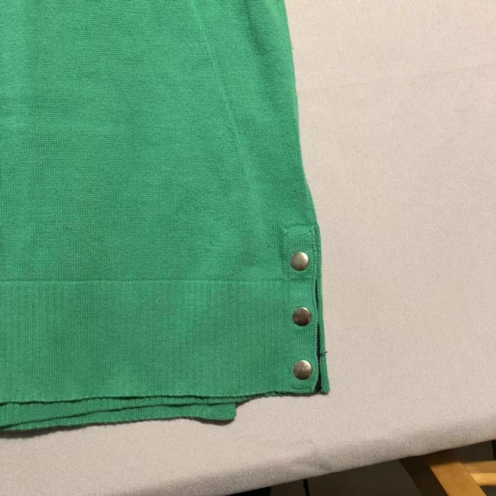 Sweater - Picture 4 of 4